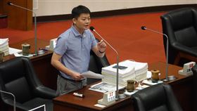 國民黨高雄市議員曾俊傑，臉書