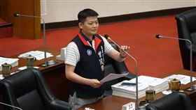 國民黨高雄市議員曾俊傑，臉書