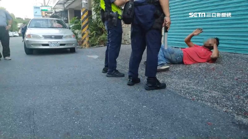 酒駕自撞翻車又盧警　見辣椒水才就範