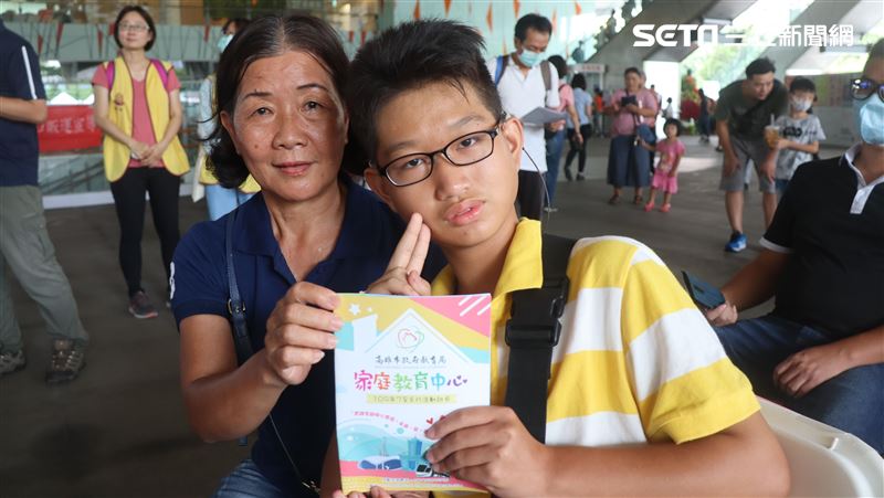 與6旬嬤相依為命　聽障兒奪游泳冠軍