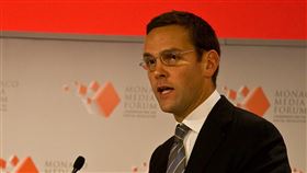 21世紀福斯公司前執行長、媒體大亨梅鐸之子詹姆斯（圖）已退出「新聞集團」董事會。（圖／翻攝自維基百科）