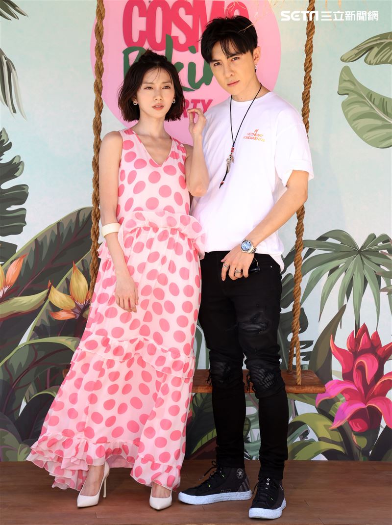 唐禹哲、蔡黃汝頂著豔陽出席柯夢波丹夏日比基尼派對。（記者邱榮吉/攝影）