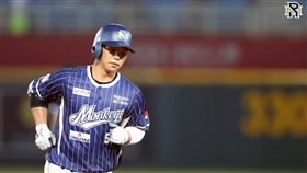 廖健富敲出全壘打。（圖／樂天桃猿提供）