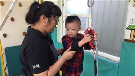 SNUG除臭襪、伊甸基金會(圖/翻攝畫面)