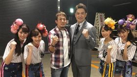 田中將大和桃色幸運草Z上節目互動。（圖／翻攝自田中將大ＩＧ）