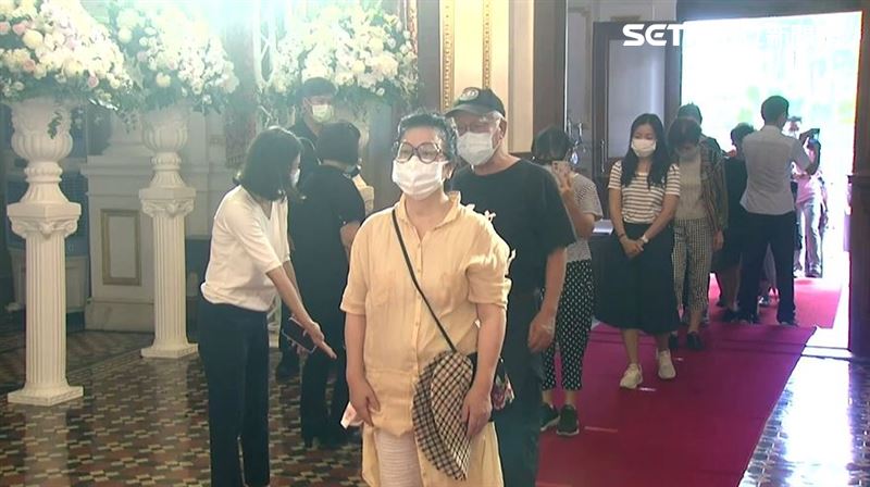 悼念李登輝絡繹不絕　有民眾下跪痛哭