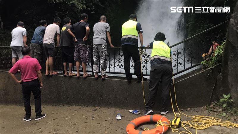 酒後跳入瀑布消暑　男遭激流捲入身亡