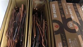 他撿一堆銅管回家藏私房錢（圖／翻攝自爆廢公社臉書）