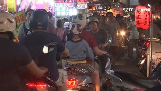 屏東夜市吃飯配廢氣？民眾：當地特色