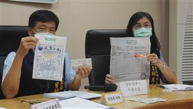 中市議員鉛中毒案　衛生局公布中藥粉初驗結果台中市議員張彥彤全家鉛中毒事件，台中市衛生局2日表示，初驗自費中藥粉鉛含量竟超過法令規定509倍，已要求醫師停止門診1個月靜待司法調查，並依醫師法規定移付懲戒。中央社記者郝雪卿攝　109年8月2日