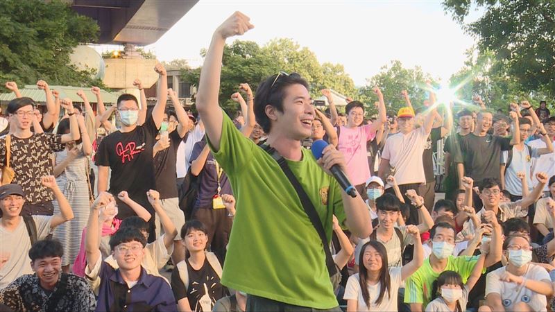韓粉嚇傻！「反正我很閒」鍾佳播開嗆