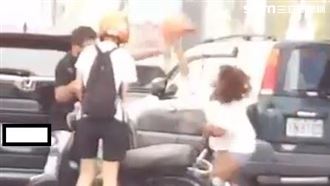 悍女「叭Ｘ小」挨揍　駕駛幼女嚇暴哭