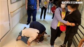 下跪磕頭,少年,員警命危,新北,翻攝畫面