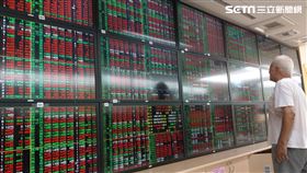 台股　股市　股票　開盤　紅盤　證券行（圖／記者戴玉翔攝影）