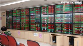 台股　股市　股票　開盤　紅盤　證券行（圖／記者戴玉翔攝影）