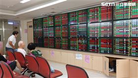 台股　股市　股票　開盤　紅盤　證券行（圖／記者戴玉翔攝影）