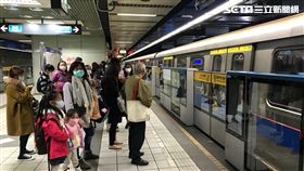 台北捷運南港站電力異常　記者李依璇攝影