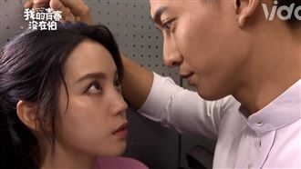 英雄救美真的有用　他電梯壁咚再加分