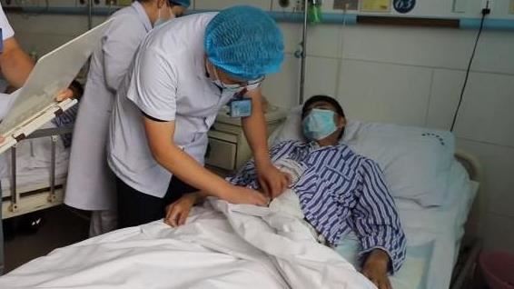 吃完餛飩「腸子炸開」　他腹腔破大洞