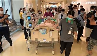 21歲警遭撞腦死　同學北上見面心碎