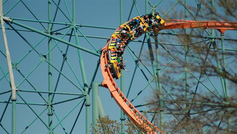 玩雲霄飛車遭「爆頭拋甩」女友目睹他慘死