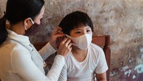 兒子放學回家後，戴的口罩圖案變了。（示意圖／翻攝Pexel）