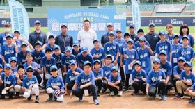 ▲富邦悍將夏令營陳金鋒陳仕朋。（圖／富邦悍將提供）