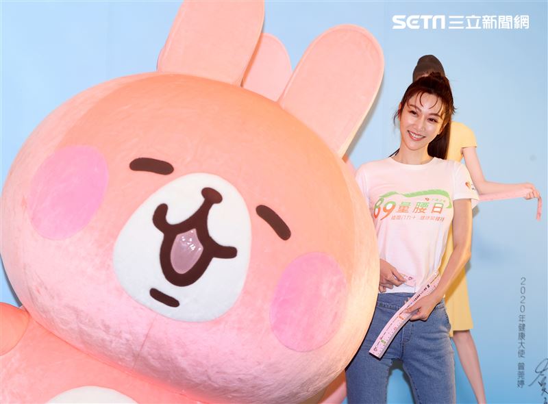 曾莞婷擔任89量腰日健康大使，靠3招維持23吋纖腰。（記者邱榮吉/攝影）