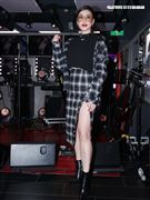 蔡詩芸現場高歌ROCK真我唇膏筆主題曲。（記者邱榮吉/攝影）