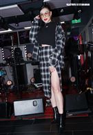 蔡詩芸現場高歌ROCK真我唇膏筆主題曲。（記者邱榮吉/攝影）