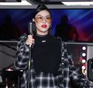 蔡詩芸現場高歌ROCK真我唇膏筆主題曲。（記者邱榮吉/攝影）