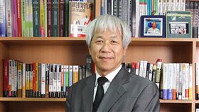 44屆金鼎獎公布　何飛鵬獲特別貢獻獎第44界金鼎獎4日公布得獎名單，城邦出版集團董事長何飛鵬務實地掌握出版作為文化產業的性質與功能，力求創造利潤與文化理想的平衡，獲得特別貢獻獎。（文化部提供）中央社　109年8月4日