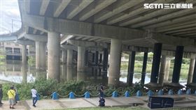 台北市大直橋下發現1具80歲老翁浮屍。（圖／讀者提供）
