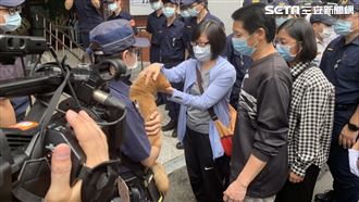 送別楊庭豪！愛犬低垂著頭…同袍淚崩