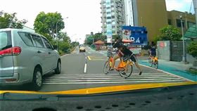 台北,Youbike,雙載,爆料公社,馬尾妹（圖／翻攝爆料公社）