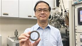 台科大將金屬玻璃用於鑽石刀片  提升產品良率台灣科技大學材料系特聘教授朱瑾（圖），帶領團隊將金屬玻璃鍍膜應用於鑽石刀片上，可有效降低摩擦力，提升半導體、光電產業切割製程中的良率，登上科學報導（Scientific Reports）期刊，獲得國際重視。（台科大提供）中央社記者陳至中台北傳真  109年8月5日