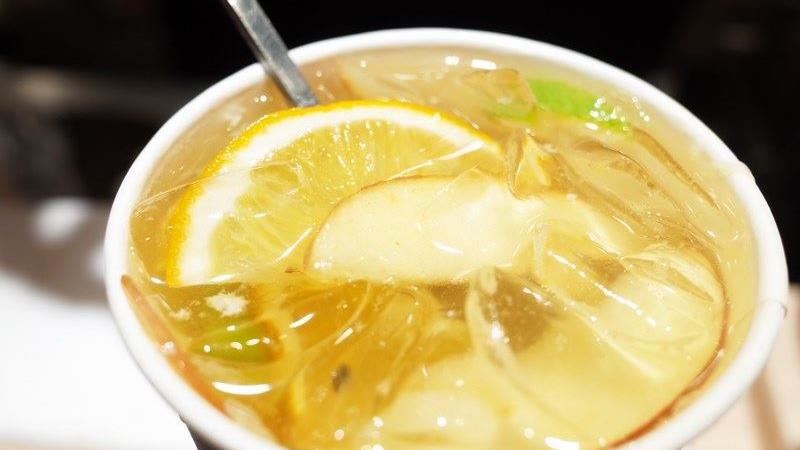 百貨裡沁涼飲品　超人氣冰茶清爽解渴