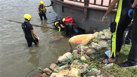 頭顱,觀景台,警方調查,八里,翻攝畫面