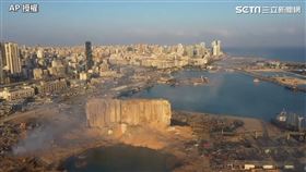 黎巴嫩碼頭炸出隕石坑。（圖／AP授權提供）