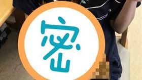 Cocco躺在主人懷裡，睡得好香甜。（圖／翻攝自CoccoNiwatori推特）