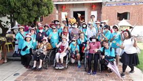 萊恩擔任長照機構的一日志工。（圖／統一獅提供）