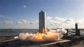 美國太空探索科技公司4日成功完成歷時不到一分鐘的飛行，這是未來火箭「星艦」（Starship）最大原型的試飛。（圖取自twitter.com/SpaceX）