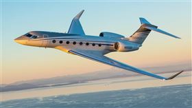 國旅首見搭私人飛機出遊全球武漢肺炎（2019冠狀病毒疾病，COVID-19）疫情嚴峻，國內旅遊變夯，旅遊網站「跟著董事長去旅行」最近首度推出國內私人飛機旅遊行程，須透過會員制度參與，3天2夜行程都超過新台幣10萬元。（跟著董事長去旅行網站）中央社記者汪淑芬傳真  109年8月6日