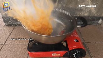 打火機掉火鍋別撈！泡麵被炸飛噴4米