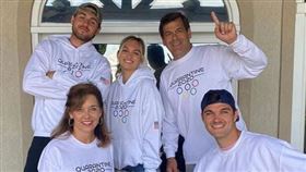 衛生紙變保齡球？他在家玩「檢疫奧運」狂吸百萬粉絲。（圖／翻攝自IG @alexpresley）