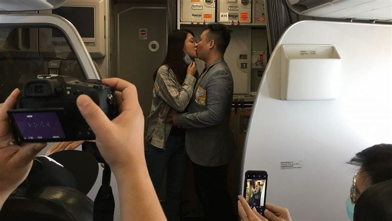 虎航微出國率先啟航　旅客機上求婚了