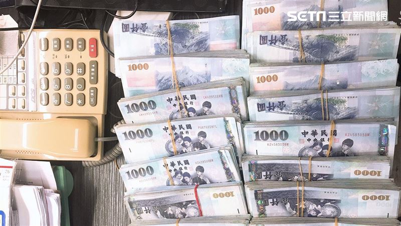 現代24孝？捧百萬現金「孝」女買房