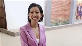 米可白曬出身穿性感白紗的影片。（圖／翻攝自IG）