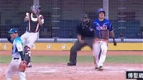 該名裁判出現猥褻動作引起外界撻伐。(圖／翻攝自網路)
