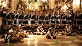 原聲童聲合唱團跨海　8日金門獻天籟有「台灣維也納合唱團」美譽的台灣原聲童聲合唱團8日將到金門獻唱，45位小朋友雖然對金門沒什麼概念，但都十分興奮。圖為原聲合唱團2015年在維也納演出。（台灣原聲童聲合唱團提供）中央社記者黃慧敏傳真　109年8月7日